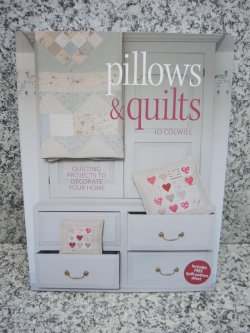 pillows & quilt